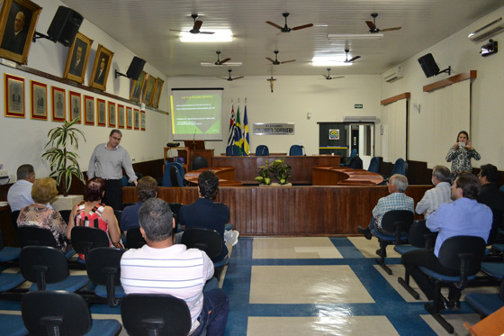 Plenário Palmiro Torrieri durante palestra sobre Peticionamento Eletrônico promovida pela OAB local